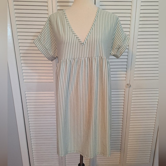 entro Dresses & Skirts - Entro Striped Babydoll Mini Dress Sz Small *X